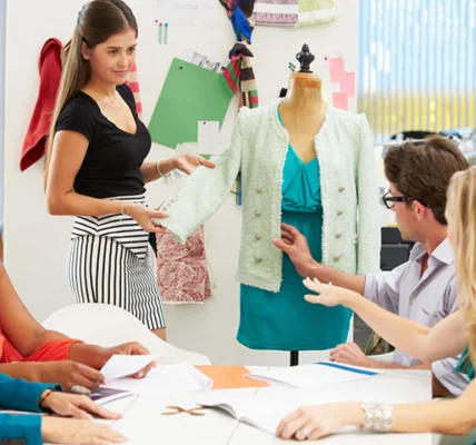 Are There Any Certificate Programs for Fashion Designers?